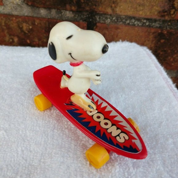 RARE VINTAGE Snoopy on Skateboard Copyright 1956.Signed on Bottom - Picture 10 of 10